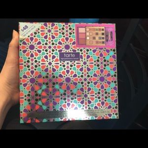 Tarte $386 value cosmetic collector set only $20